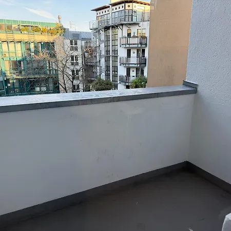 1 In A Location-jasmine Daire Köln